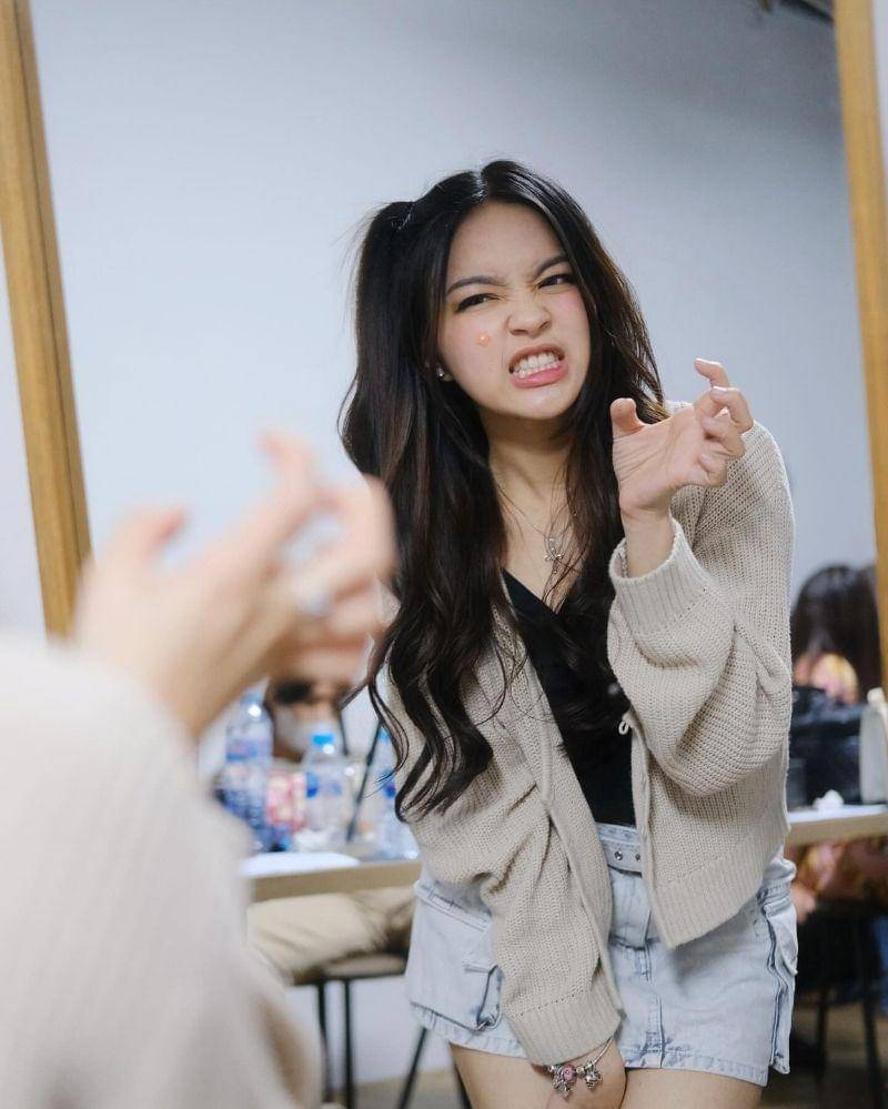 Instagram.com/elsaajapasal